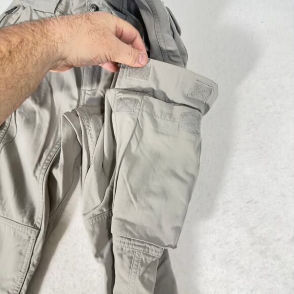 Duluth Trading Co Dry On The Fly Cargo Pant Men M x30 (30W 30L) Grey Elastic - Picture 3 of 16